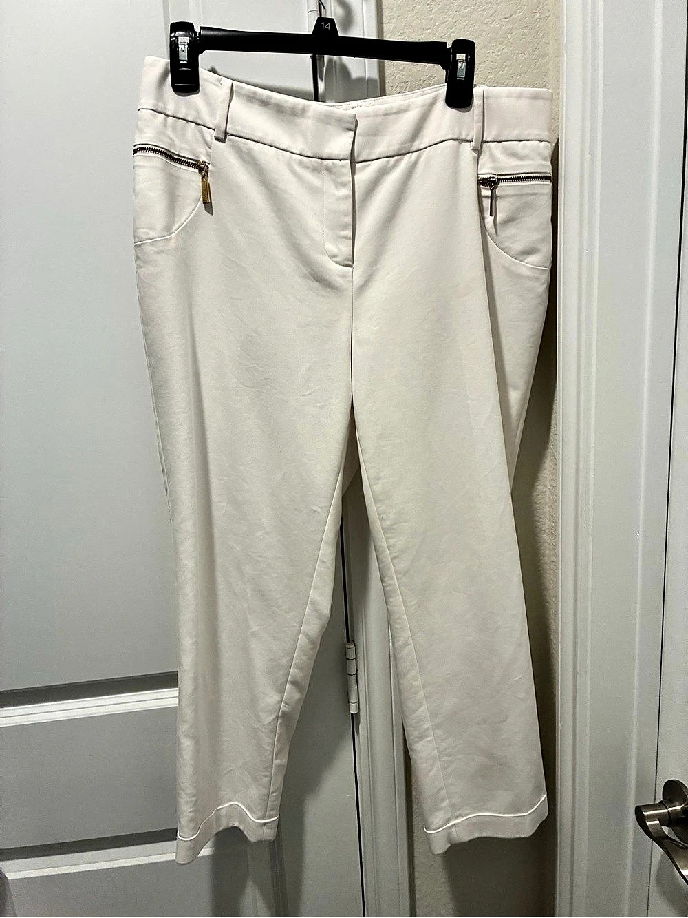 Chaus New York Ankle Pants in White Size 3